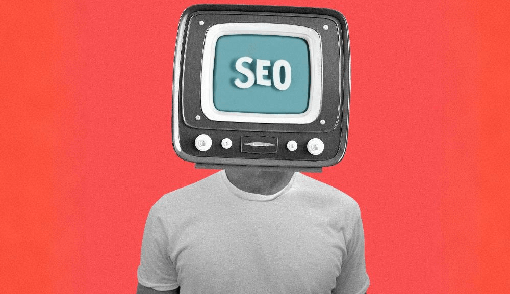 איש עם כיתוב SEO