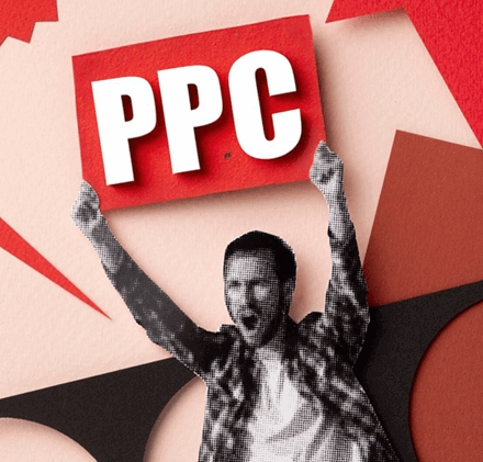 אדם אוחז בשלט PPC